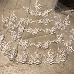 White wedding veil 110 in long